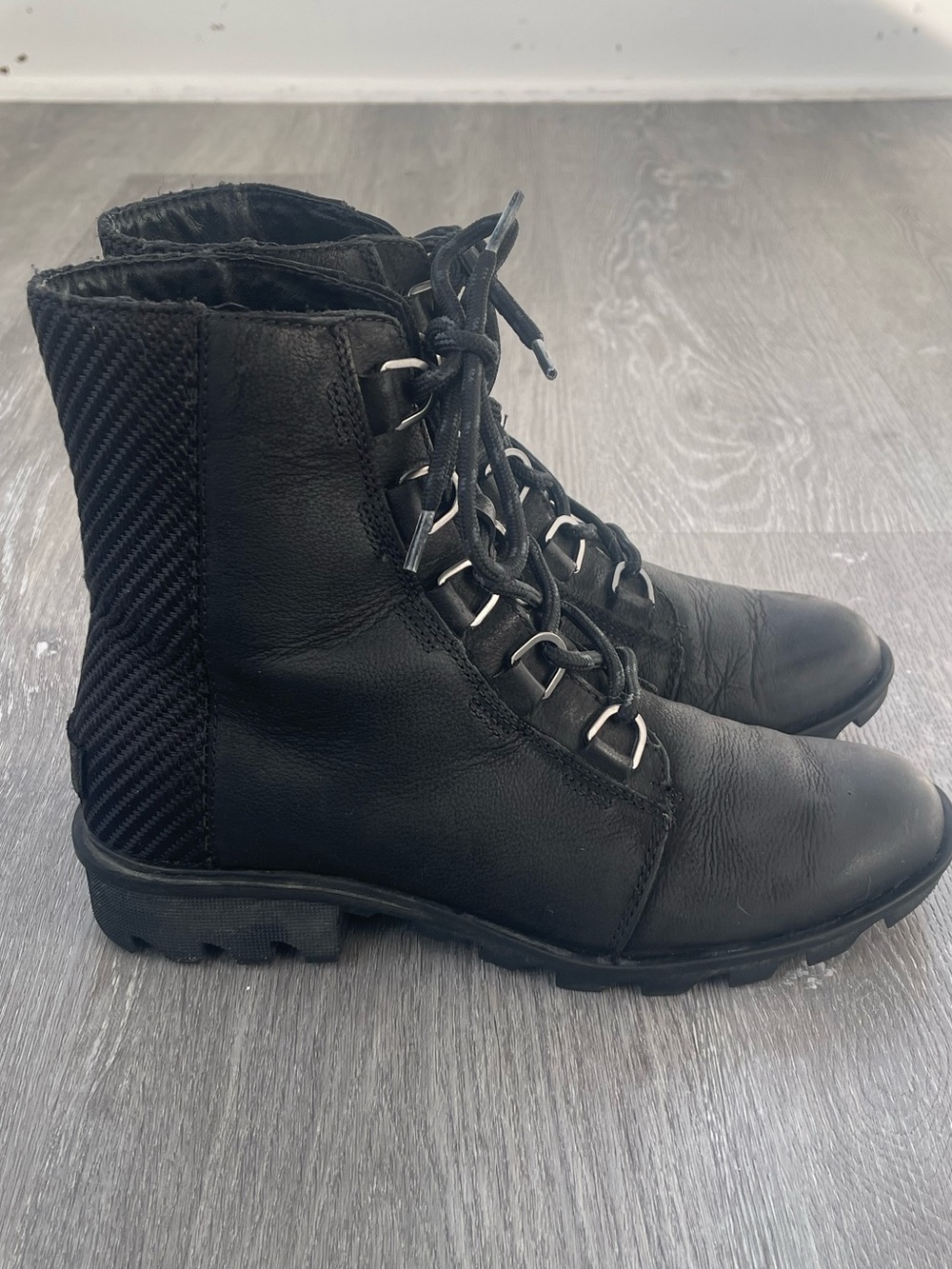 Sorel Black Leather Ankle Boots Size 9.5